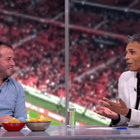 Rafael van der Vaart en Pierre van Hooijdonk bij de NOS