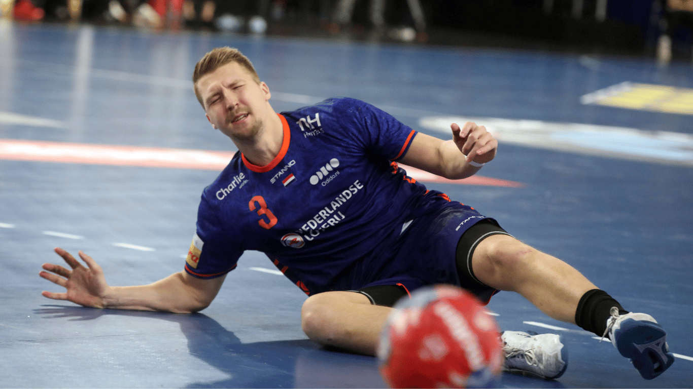 Ivar Stavast baalt bij de Nederlandse handballers