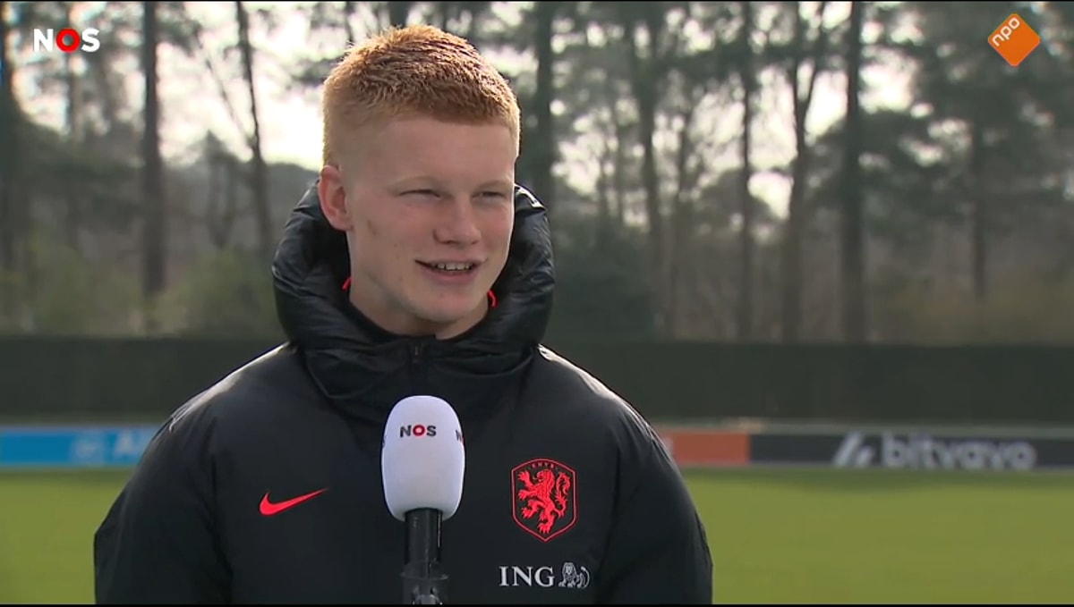Kees Smit voor de camera van de NOS