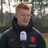 Kees Smit voor de camera van de NOS