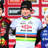 Lars van der Haar (rechts) grijpt WK-brons