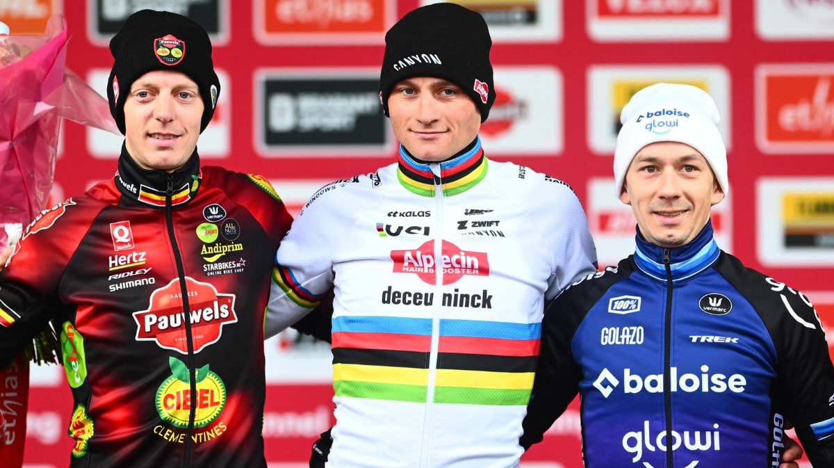 Lars van der Haar (rechts) grijpt WK-brons