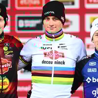 Lars van der Haar (rechts) grijpt WK-brons