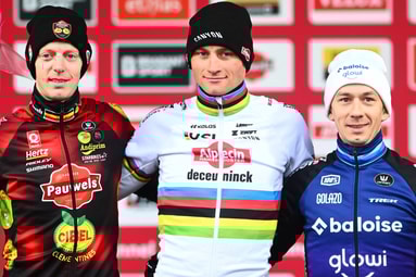 Lars van der Haar (rechts) grijpt WK-brons
