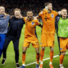 Het Nederlands elftal viert de zege op Turkije op het EK