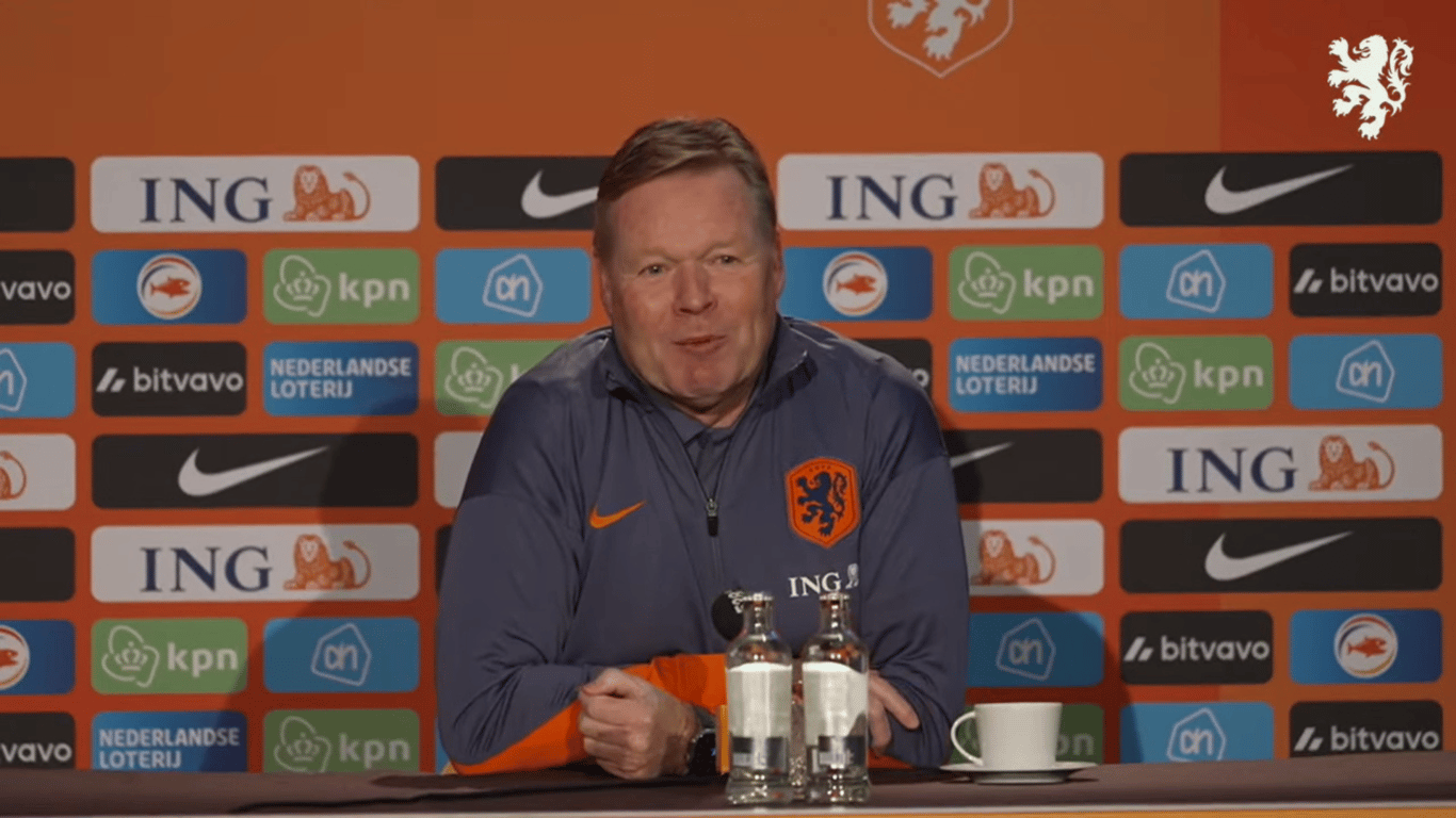 Bondscoach Ronald Koeman tijdens de persconferentie van Oranje 