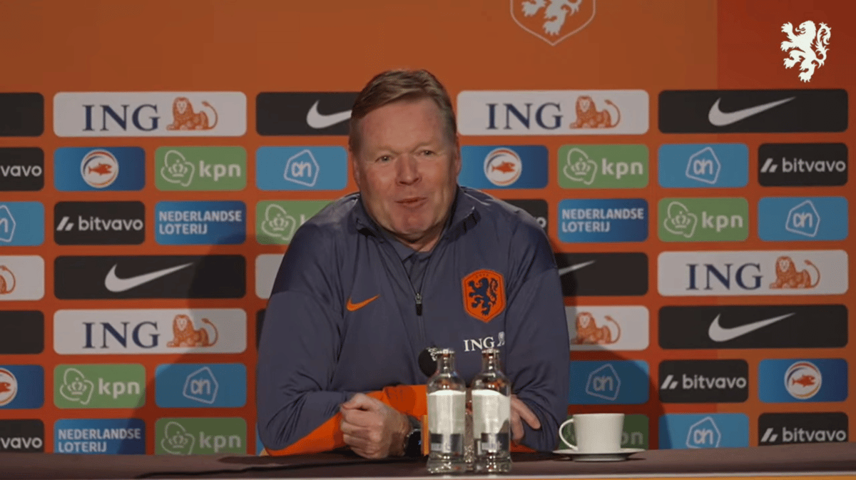 Bondscoach Ronald Koeman tijdens de persconferentie van Oranje 