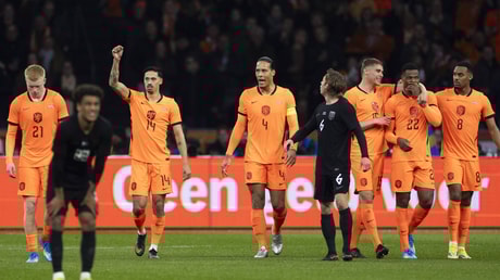 Het Nederlands elftal viert een doelpunt