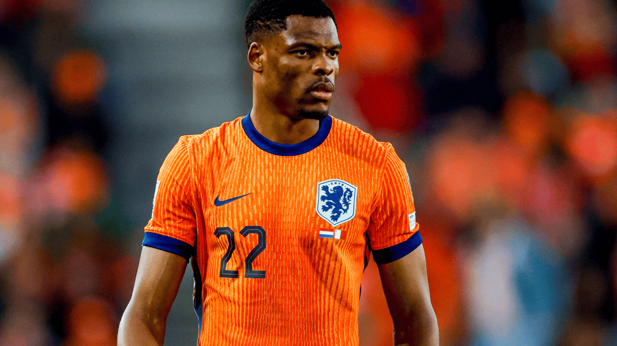 Denzel Dumfries in het shirt van het Nederlands elftal