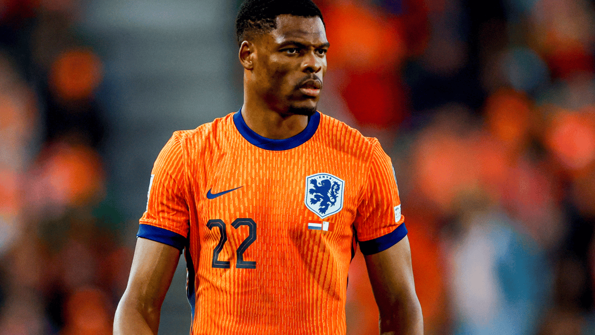 Denzel Dumfries in het shirt van het Nederlands elftal