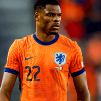 Denzel Dumfries in het shirt van het Nederlands elftal