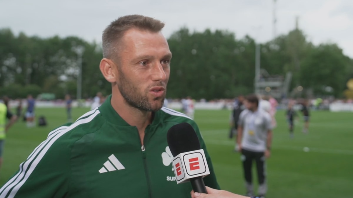 Stefan de Vrij voor de camera van ESPN