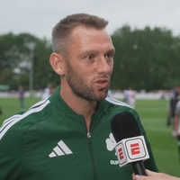 Stefan de Vrij voor de camera van ESPN