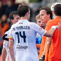 Duco Telgenkamp biedt excuses aan na gele kaart tegen Spanje