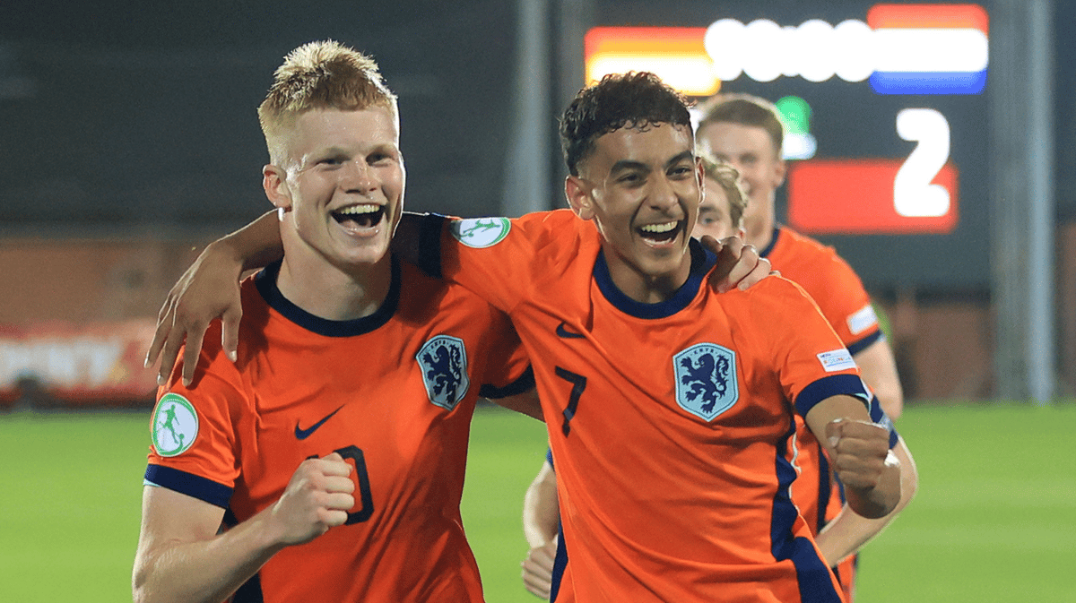 Oranje O19 viert feest