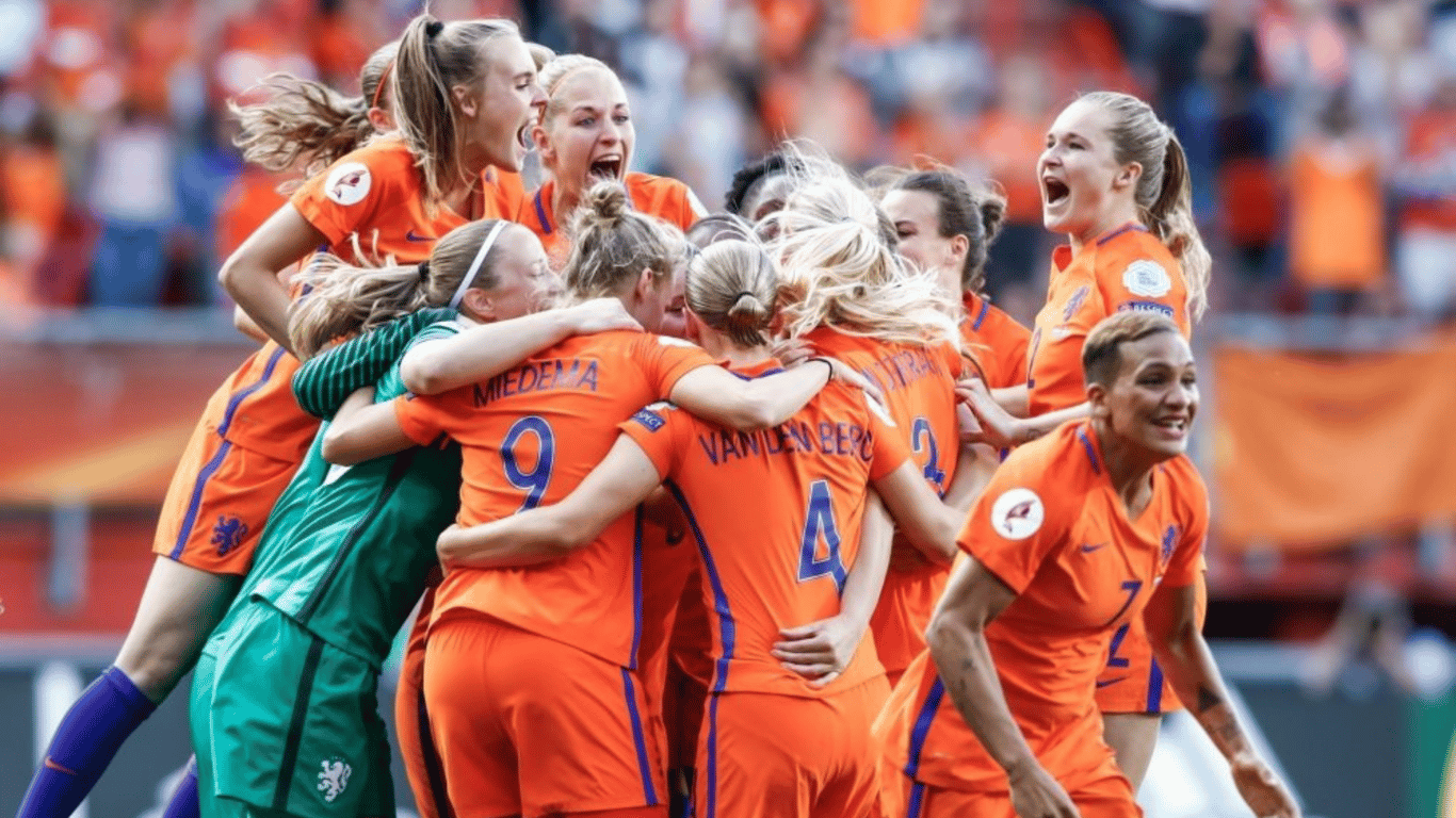 De Oranje Leeuwinnen vieren feest