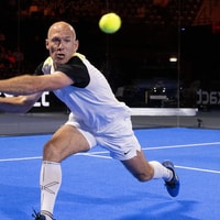 Arjen Robben tijdens een padel-wedstrijd