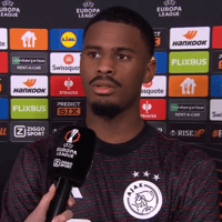 Jorrel Hato voor de camera van Ziggo Sport