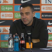 Xavi Hernández tijdens een persconferentie
