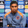 Michael Reiziger tijdens de persconferentie van Jong Oranje