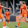 Isa Gussinklo viert een van haar drie treffers