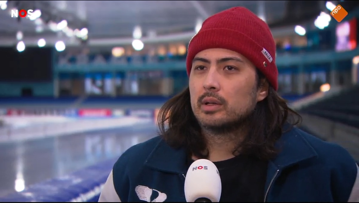 Kai Verbij voor de camera van de NOS