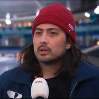 Kai Verbij voor de camera van de NOS