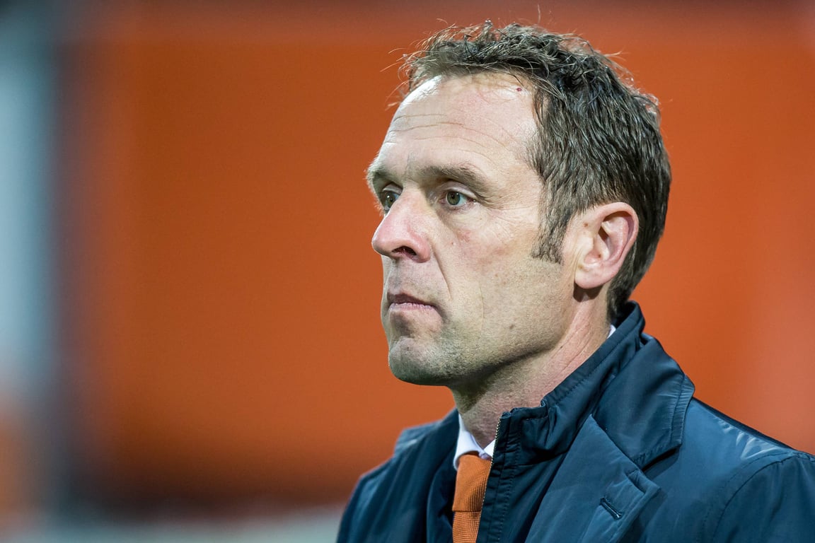 Arjan van der Laan in zijn tijd als bondscoach van de Oranje Leeuwinnen.