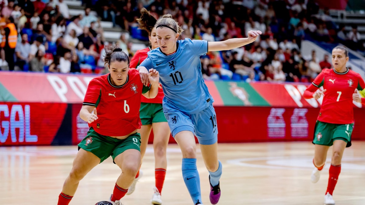 Het Nederlands vrouwenfutsalteam verliest met 0-2 van Portugal in de EK-kwalificatie.