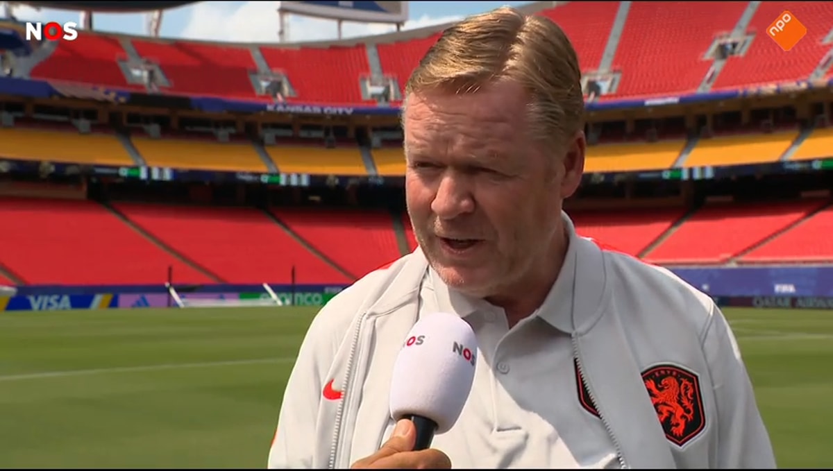 Ronald Koeman voor de camera van de NOS