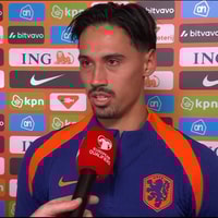 Tijjani Reijnders voor de camera van de NOS