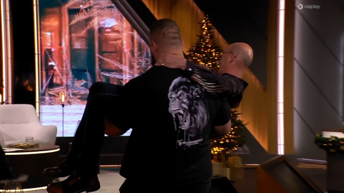 Opvallend moment in darts-uitzending Viaplay