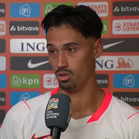Tijjani Reijnders voor de camera van de NOS