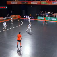 Oranje knokt zich in Den Bosch terug van 0-3 tegen Servië en pakt dankzij twee late treffers alsnog een punt in de WK-kwalificatie zaalvoetbal.