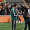 Robin van Persie viert met Patrick Kluivert zijn 40e goal voor het Nederlands elftal