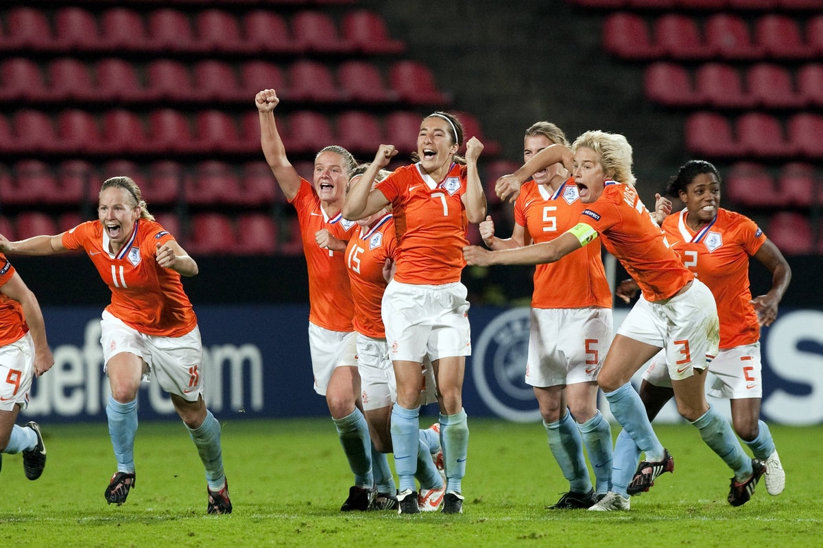 Manoe Meulen, Claudia van den Heiligenberg, Annemieke Kiesel-Griffioen, Petra Hogewoning, Dyanne Bito, Daphne Koster