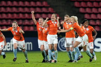 Manoe Meulen, Claudia van den Heiligenberg, Annemieke Kiesel-Griffioen, Petra Hogewoning, Dyanne Bito, Daphne Koster