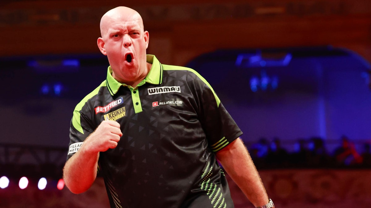 Michael van Gerwen tijdens een toernooi in Amsterdam, waar hij zijn dochtertje weer zag