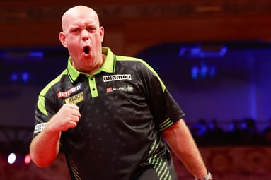 Michael van Gerwen tijdens een toernooi in Amsterdam, waar hij zijn dochtertje weer zag