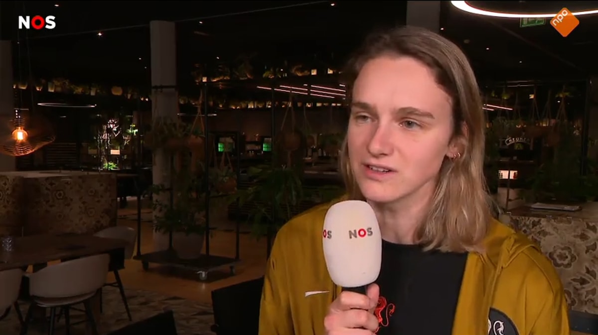 Vivianne Miedema voor de camera van de NOS
