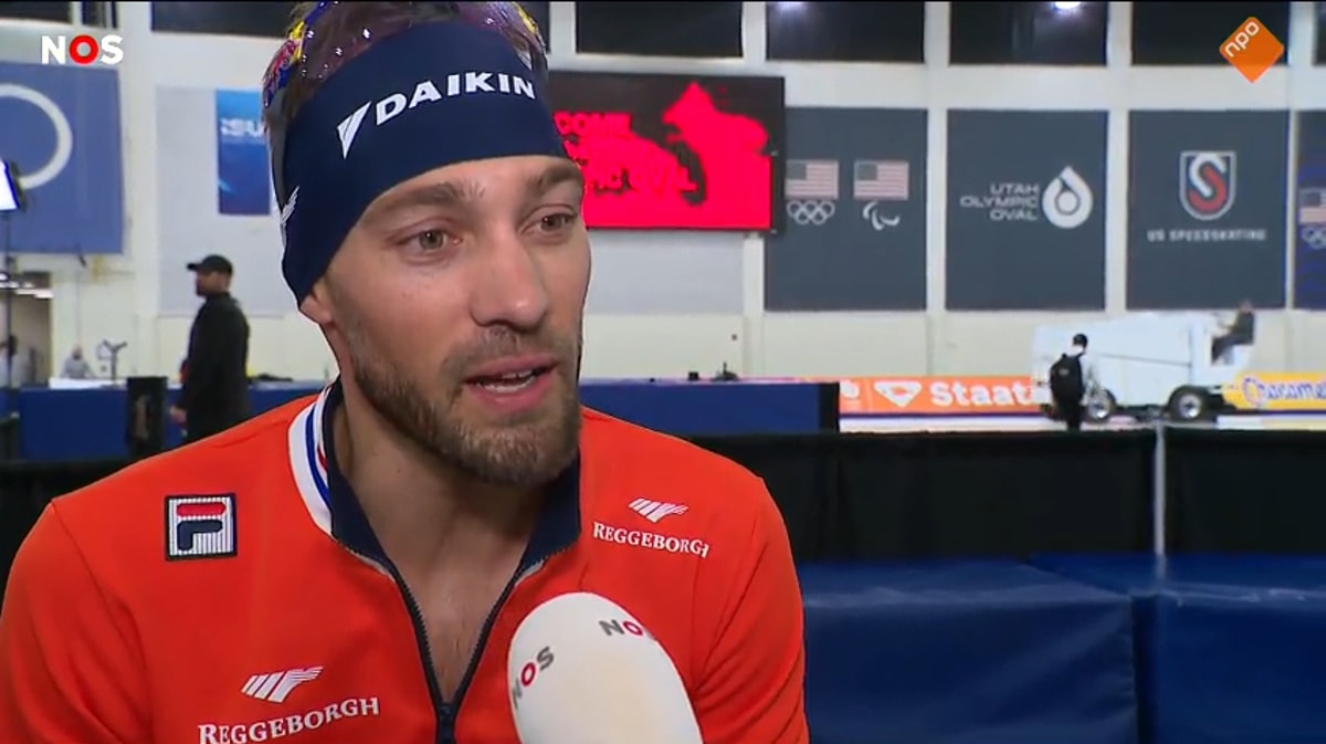 Kjeld Nuis voor de camera van de NOS