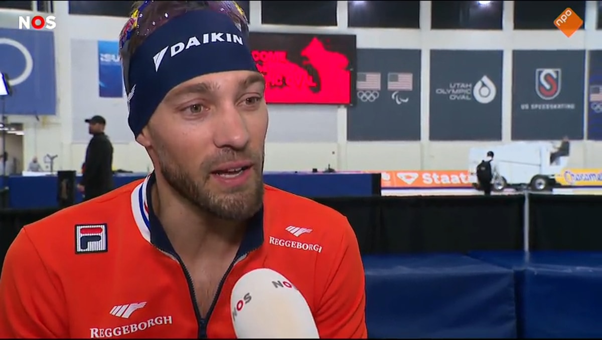 Kjeld Nuis voor de camera van de NOS