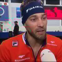 Kjeld Nuis voor de camera van de NOS