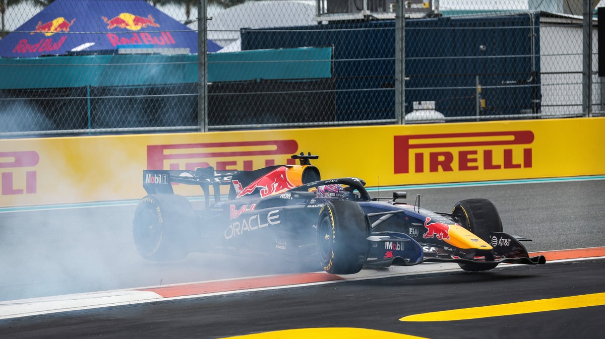 Max Verstappen in de RB22