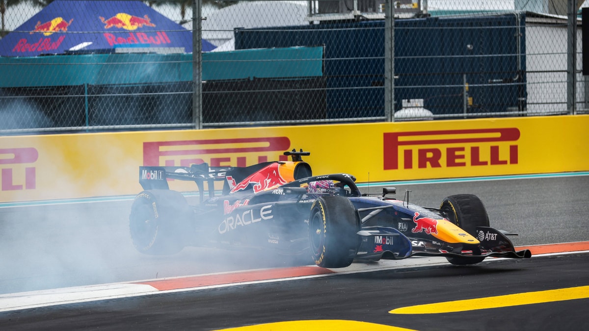 Max Verstappen in de RB22
