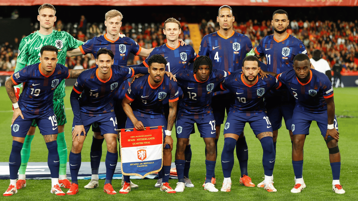 De opstelling van het Nederlands elftal tijdens de tweede kwartfinale van de Nations League tegen Spanje