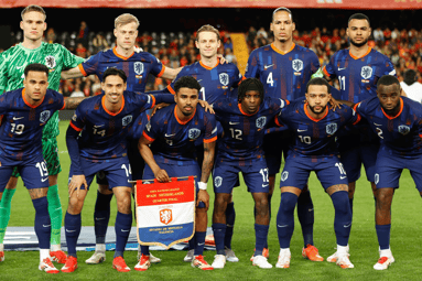 De opstelling van het Nederlands elftal tijdens de tweede kwartfinale van de Nations League tegen Spanje