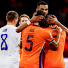 Cody Gakpo, Nathan Aké en Xavi Simons vieren een doelpunt