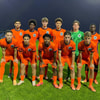 Oranje O18 poseert voor de camera