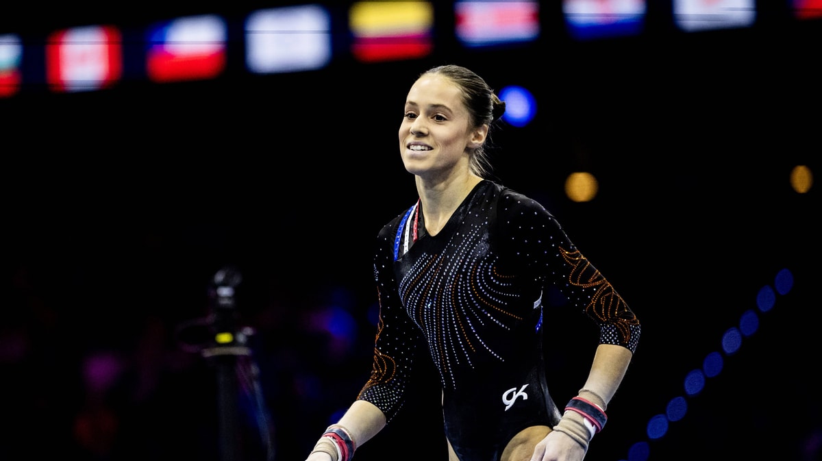 Naomi Visser eindigt als vijfde in de WK-finale op brug in Rotterdam.